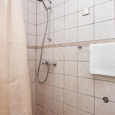 Hladilo ''nostalgia'' - Comfort Two-bedroom With Terrace ... Apartamento