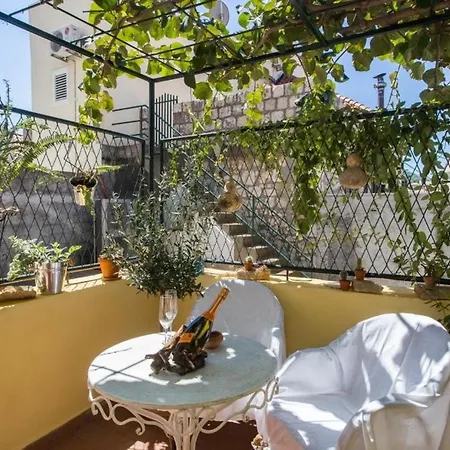 Hladilo ''nostalgia'' - Comfort Two-bedroom With Terrace ... Dubrovnik